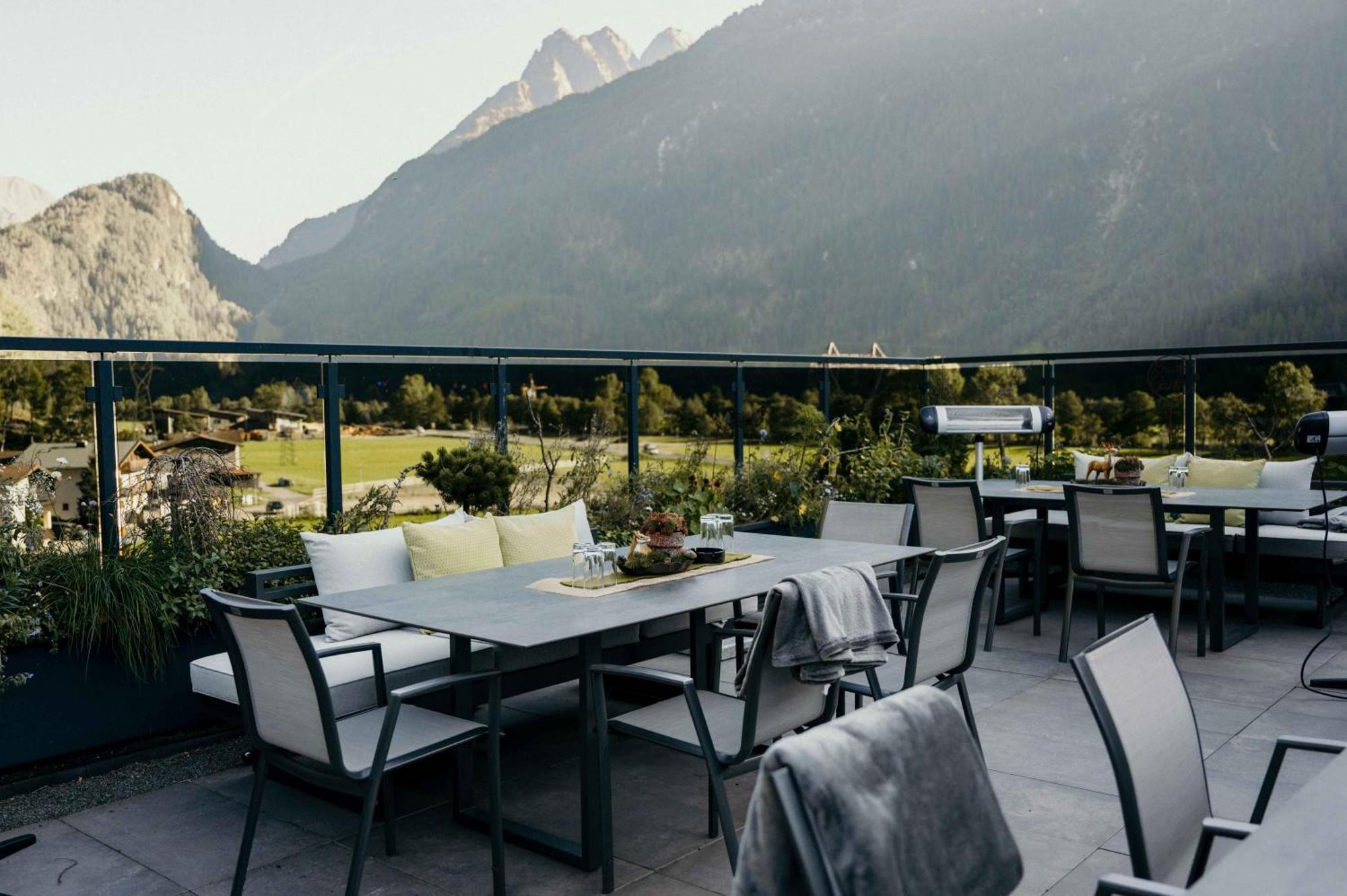 Vier Studios & Restaurant Langenfeld Exterior photo