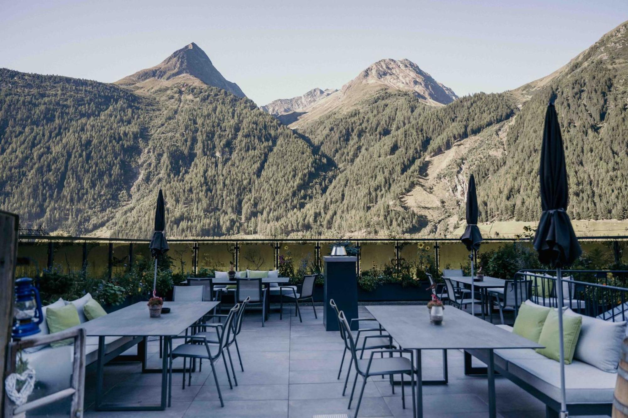 Vier Studios & Restaurant Langenfeld Exterior photo